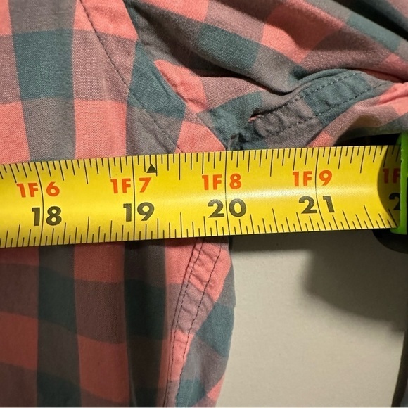 J.CREW Slim Washed Button Down Shirt Men’s Size Medium Red & Faded Blue - Picture 9 of 11